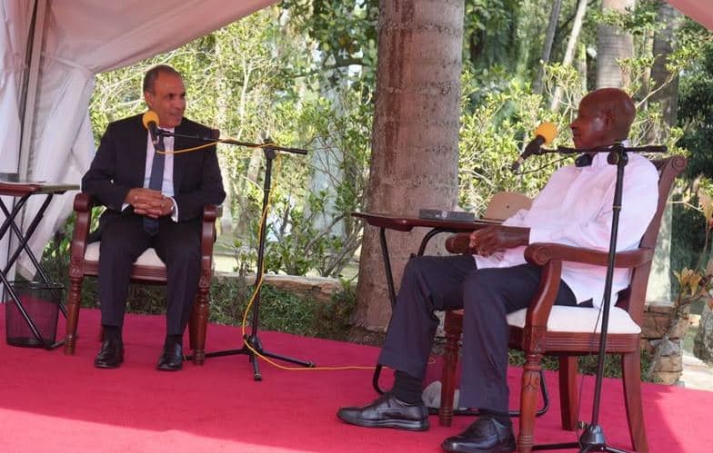 Diplomats discuss strengthening ties