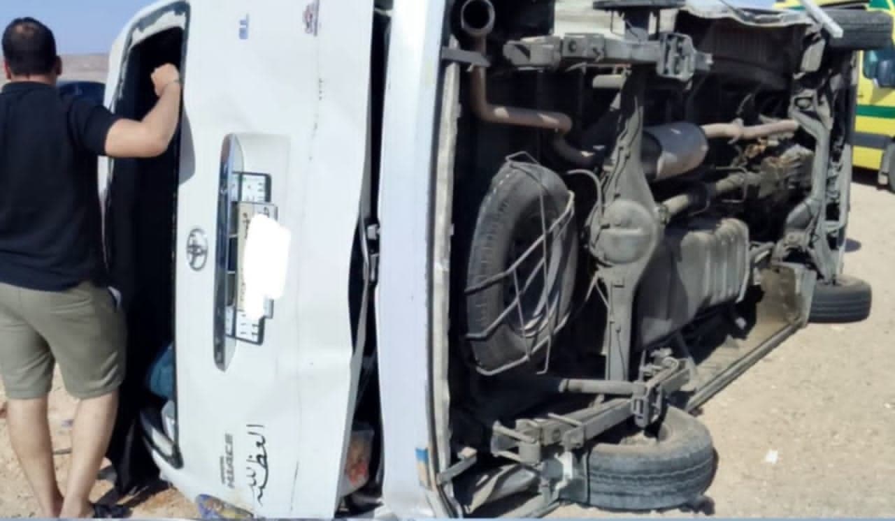Central Sinai minibus crash injures 10