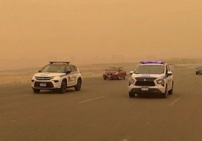 إغلاق طريق مطروح سيوة بالاتجاهين بسبب الرياح