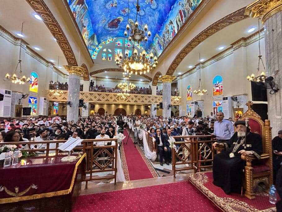 البابا تواضروس يزور كنيسة الأنبا بولا والأنبا أنطونيوس