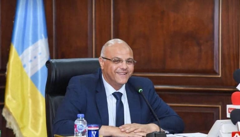 محافظ الإسكندرية يزيل منشآت الشاطئ بعد انتهاء عقودها