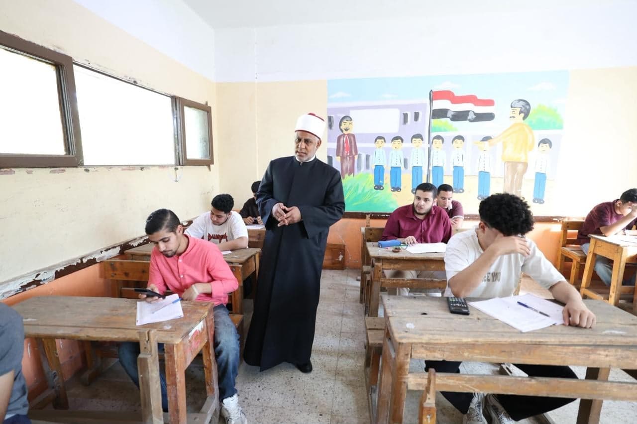 Al-Azhar Acting Undersecretary reviews secondary exams