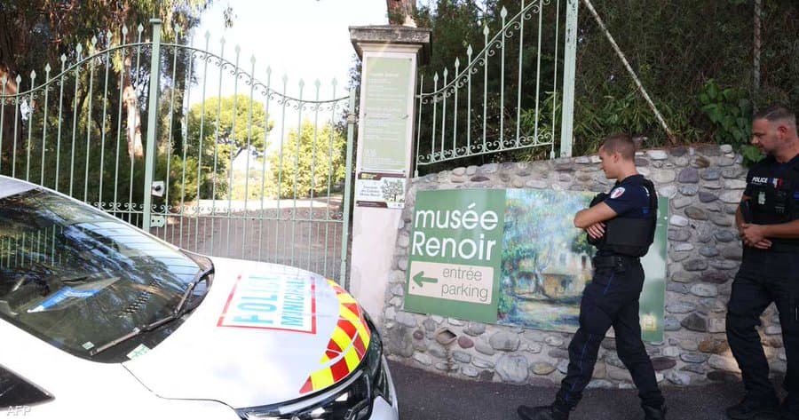 French museum recovers stolen paintings, six arrests