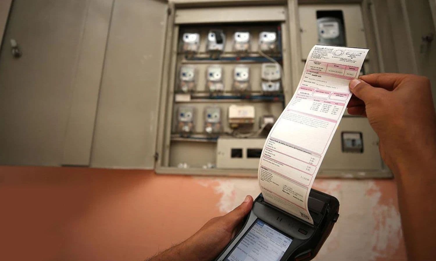 تكلفة الكيلووات 8.77 جنيه وتحصيل 25 بالمئة فقط