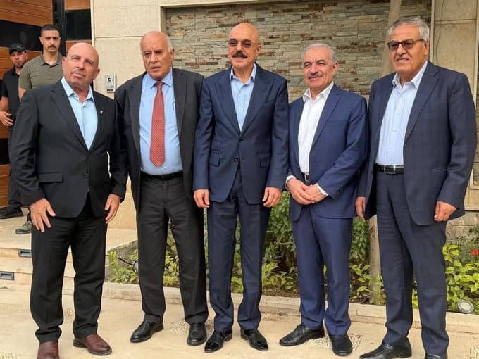 وفد فتح يلتقي نائب دحلان في القاهرة