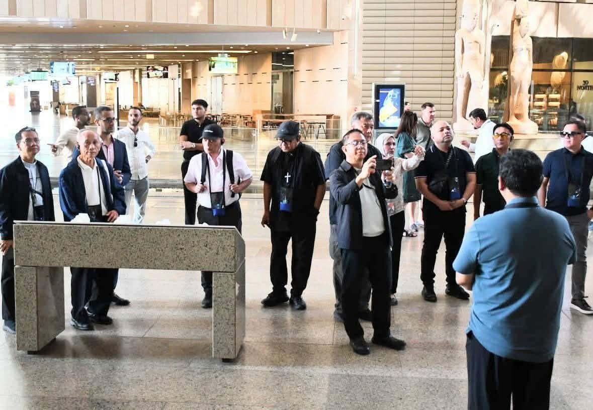 الأوقاف تقود قيادات دينية فلبينية في جولة بالمتحف المصري