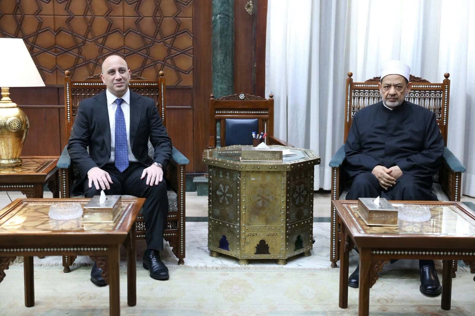 الأزهر يوفر منحا لطلاب المسلمين