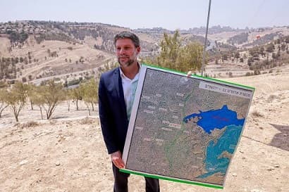 سموتريتش يعلن بناء 1516 وحدة في الضفة