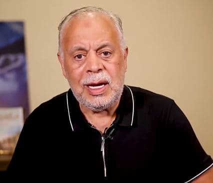 Actors' Syndicate Reviews Old Contracts
