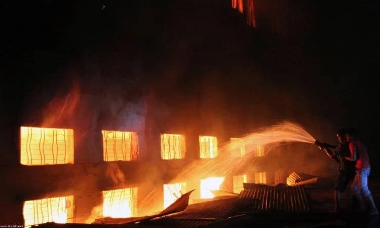 Fire damages warehouse in Sohag
