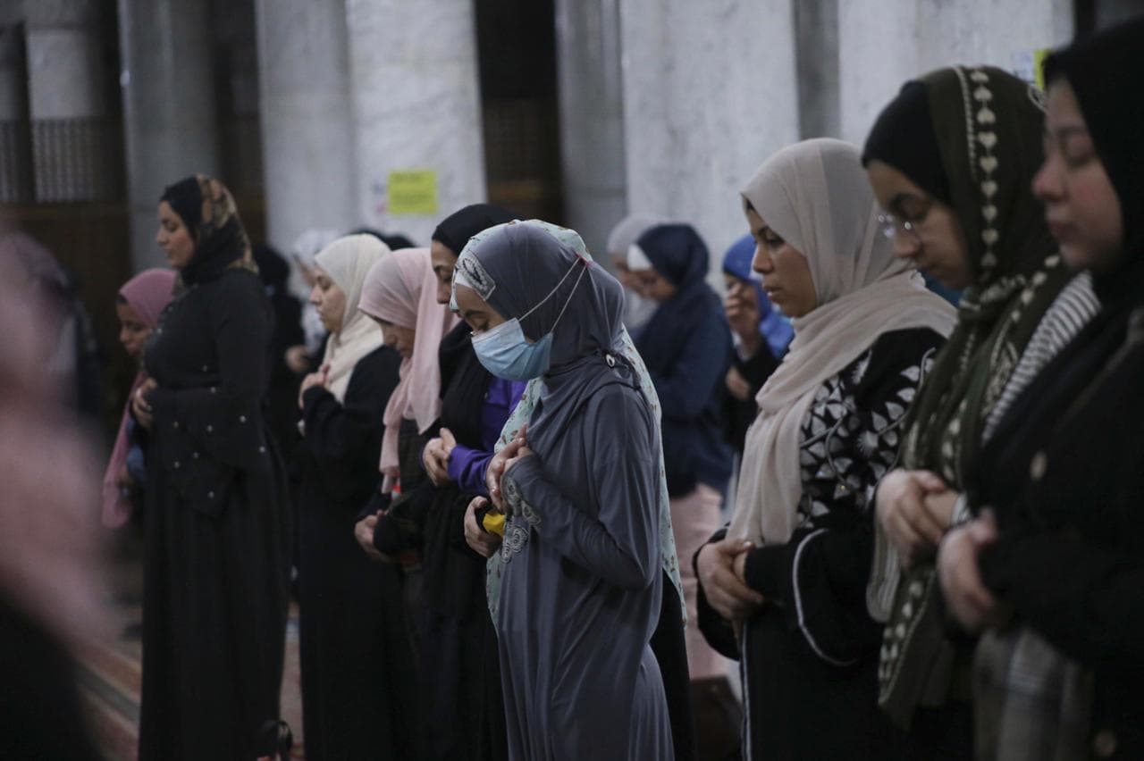 Al-Azhar Clarifies Woman’s Public Prayer