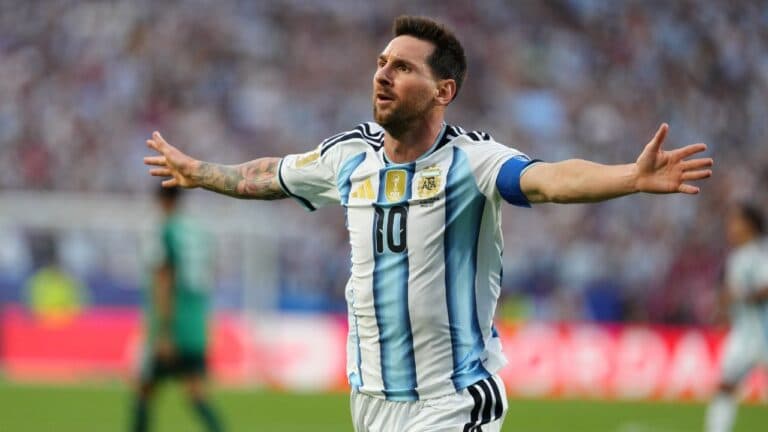 ميسي يتصدر تشكيل مونديال 2026