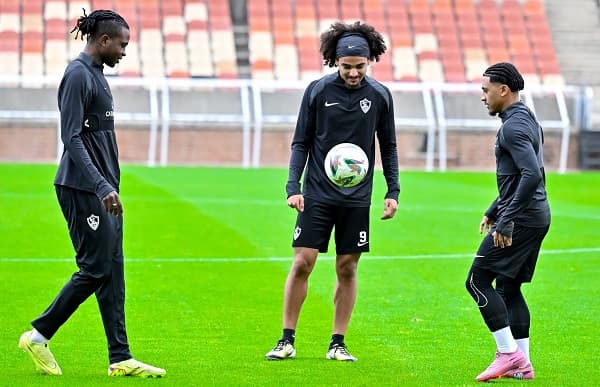 الزمالك يعود لملعبه بعد غياب سنة