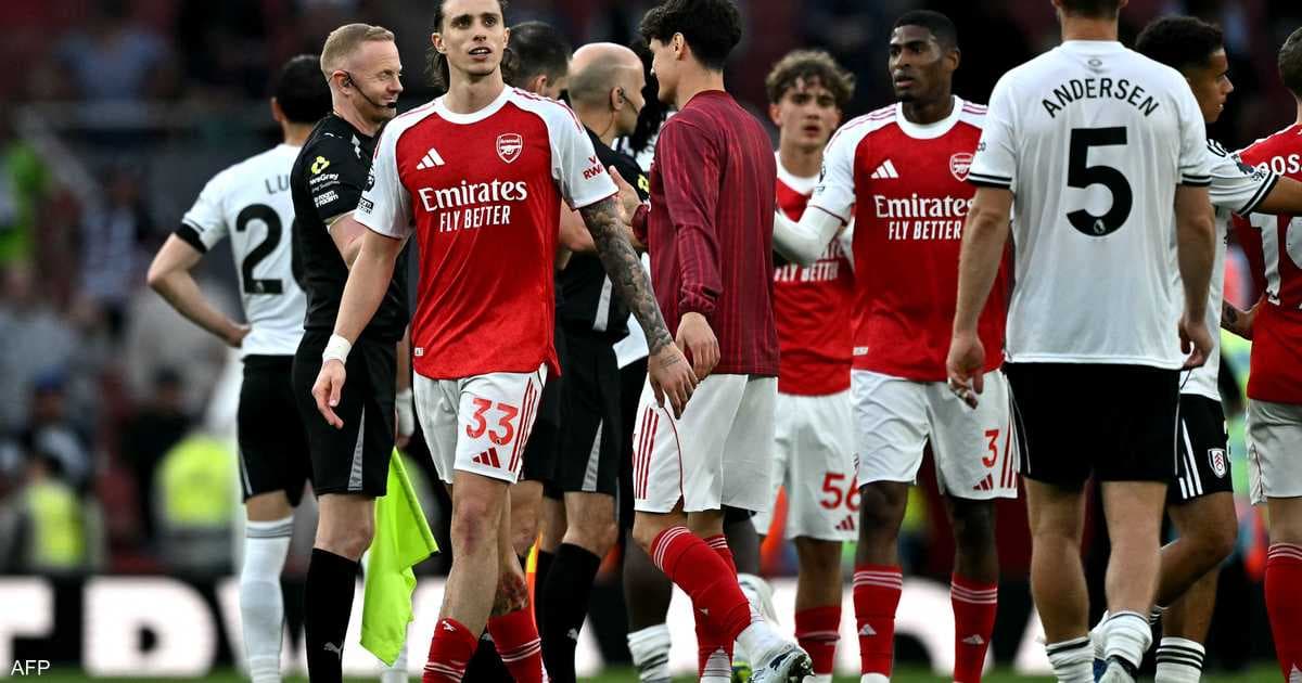 أرسنال يتصدر الدوري بفوز رابع
