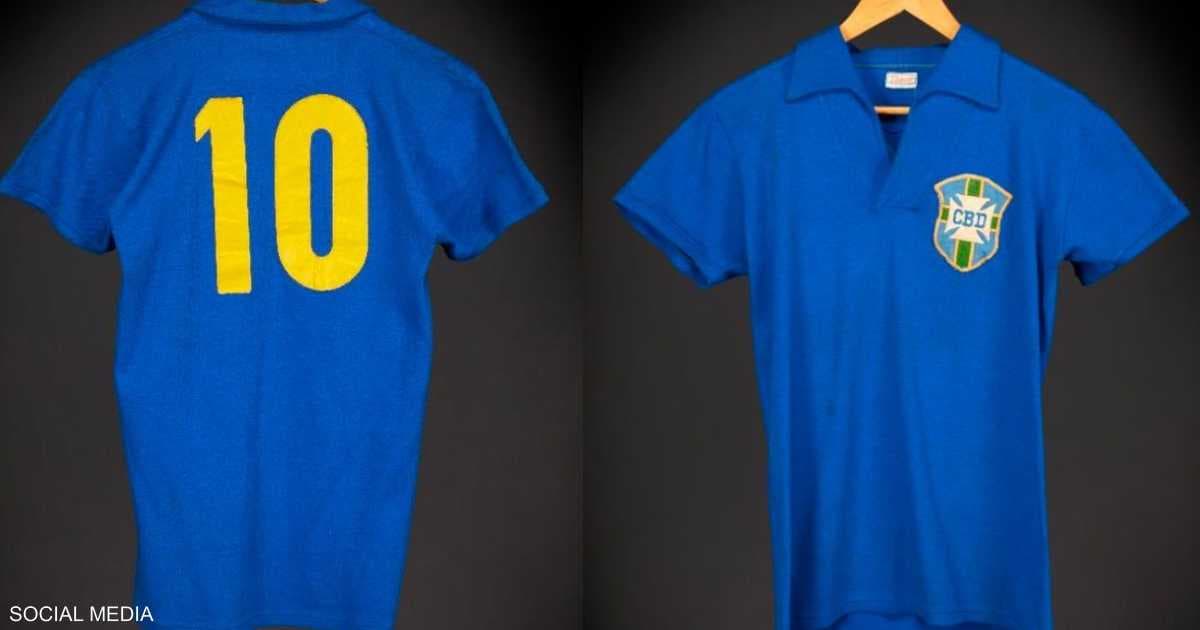 Pelé's historic jersey sold at World Cup