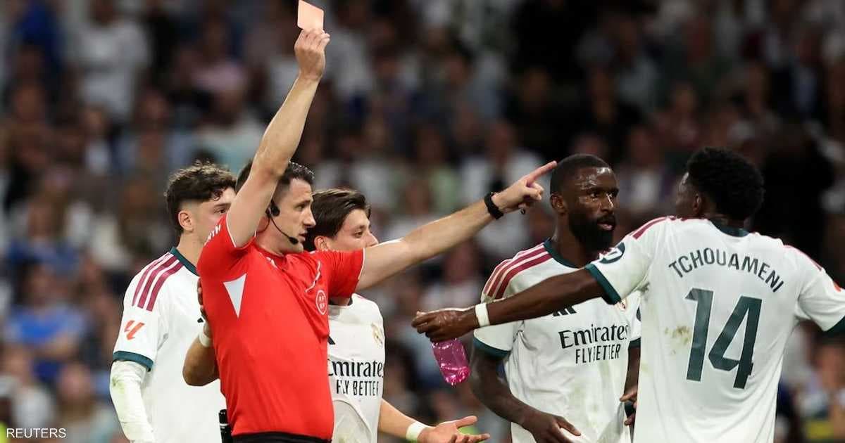 VAR footage shows Vinicius's Villarreal red card