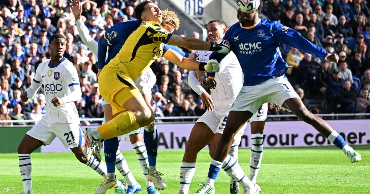 Chelsea goalkeeper suffers injury in collision