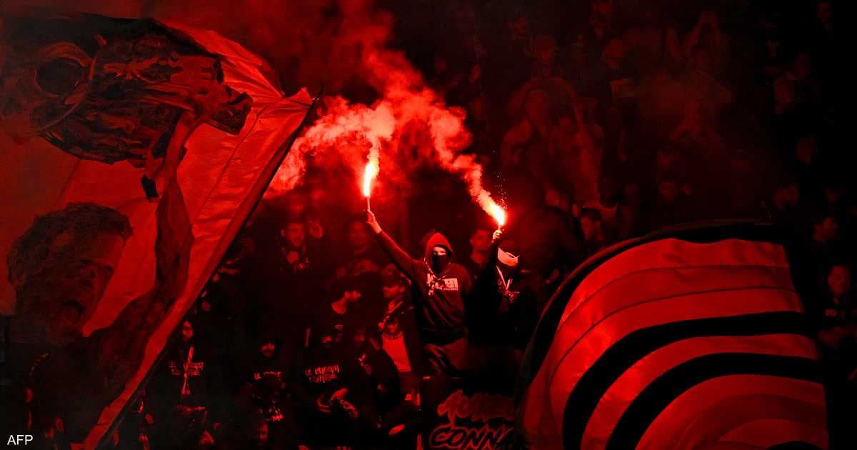 لافتة مثيرة تثير خلافا بين برشلونة وبي اس جي