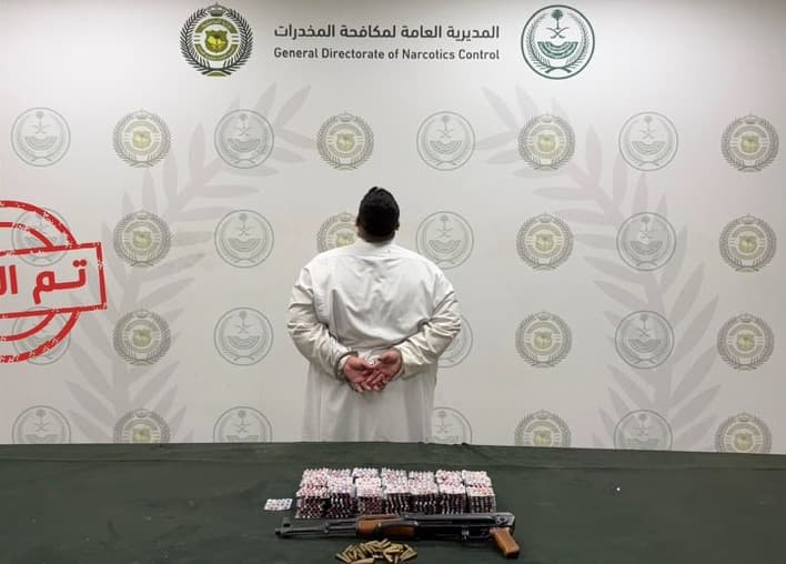 القبض على 5 متهمين بترويج الشبو والإمفيتامين والحشيش وأقراص مخدرة في 3 مناطق
