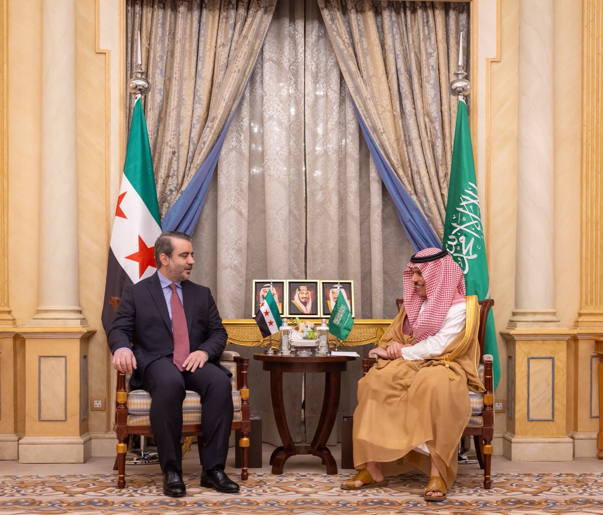 وزير الخارجية يستقبل نظيره من سوريا