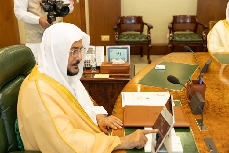 وزير الشؤون يدشن بطاقة مسلم جديد الرقمية