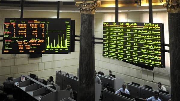 Egyptian stocks top gains Monday