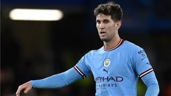 Juventus vies with Chelsea and Arsenal for England player
