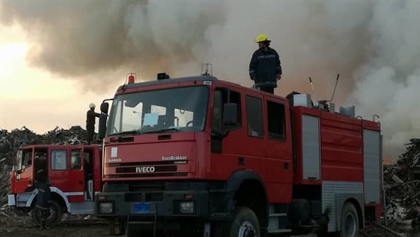 ثلاث سيارات إطفاء تسيطر على حريق في عقار بمحافظة القناطر