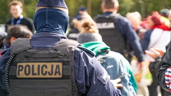 Teenagers detained after Polish school stabbings