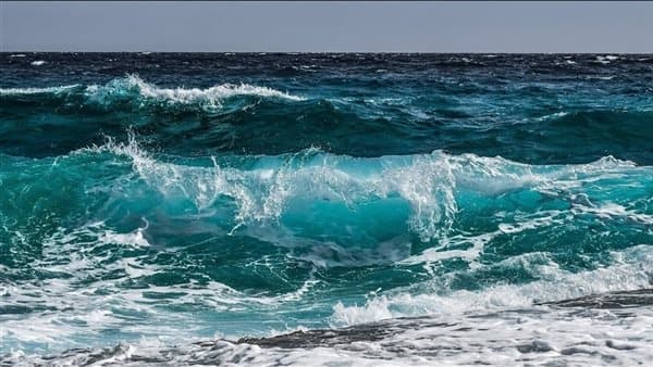 Weather warnings for waves and dust today