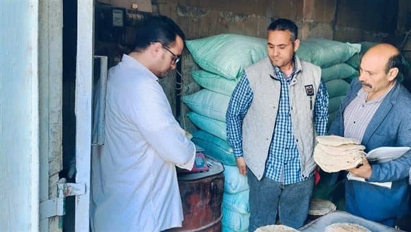 تموين الإسماعيلية يضبط مخبزا يسرق 2 طن دقيق مدعم
