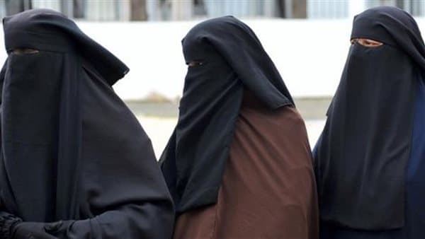 هل يجوز صلاة المرأة بالنقاب