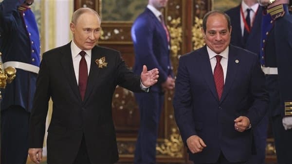 السيسي وبوتين يؤكدان تطوير العلاقات