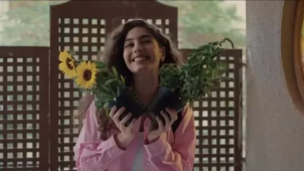 Mayyan Al-Sayed discusses behind-the-scenes of her piano training for "Walana Fi Al-Khayal Hob" (Video)