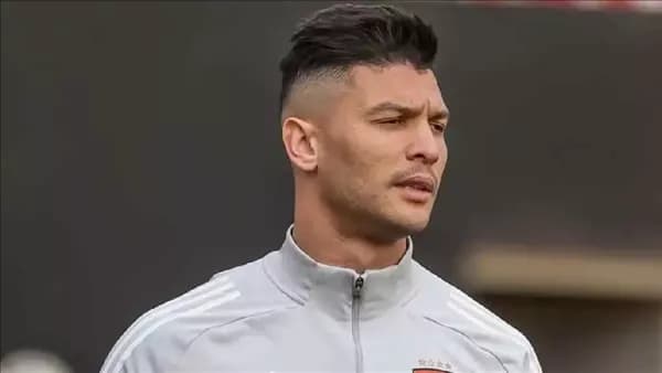 الأهلي يسعى لبيع لاعبه قبل القيد
