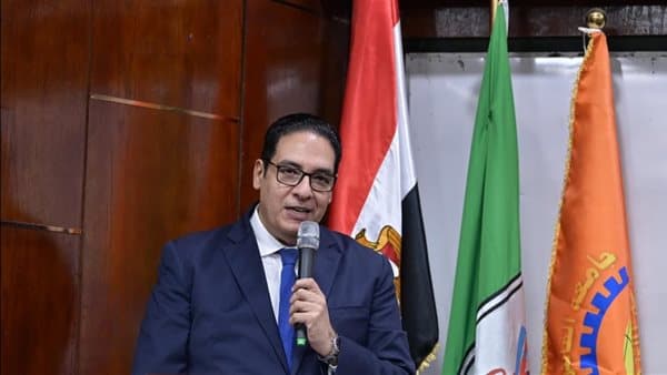 رئيس جامعة القاهرة يرسل رسالة للعام الجديد