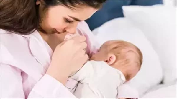 الصحة تنبه لأهمية الرضاعة في أول 6 أشهر