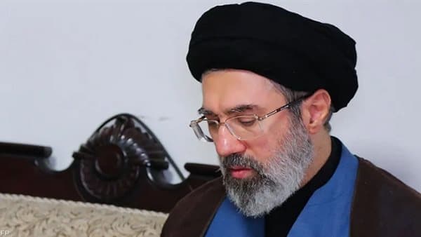 نائب ترامب يتوقع بقاء المرشد الإيراني