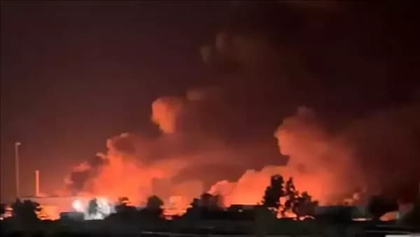 انفجار في البحر يسمع بجزيرة لاراك