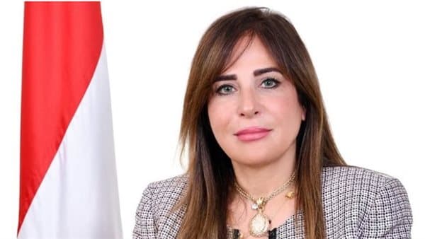 وزيرة الإسكان تطلع على سير العمل بحدائق أكتوبر
