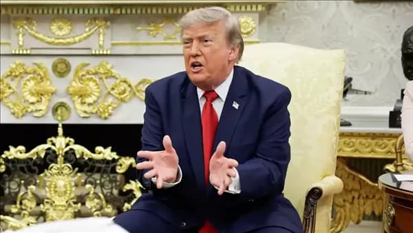 Trump warns Iran over Strait attacks