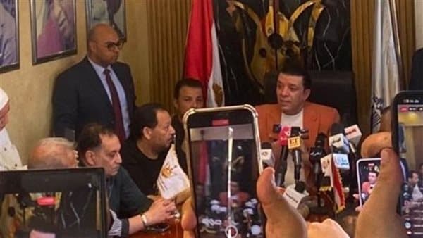 خلاف حول الحدود بين المنصب والنقد