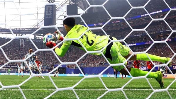 مصطفى شوبير يشارك في التشكيل المثالي لكأس العالم 2026