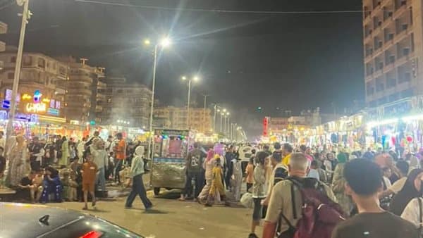 جمصة تعود شمسها الذهب وتشهد إقبالًا غير مسبوق من المصطافين على الكورنيش وشوارع المدينة