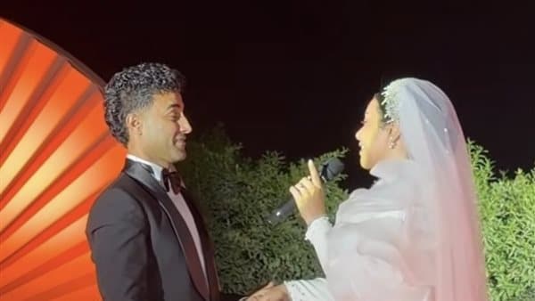 ابنة صبحي خليل تتألق في حفل زفافها بالغناء