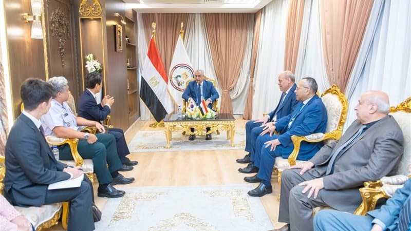 وزير الإنتاج الحربي يناقش التعاون مع سفير كوريا