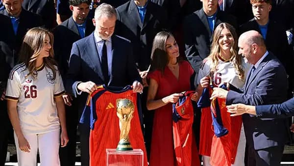 Spain's King Congratulates World Cup Champions