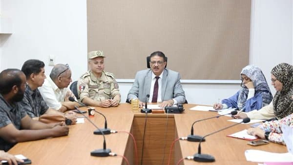 الوادي الجديد يركز على تطوير مصنع الملابس بالخارجة
