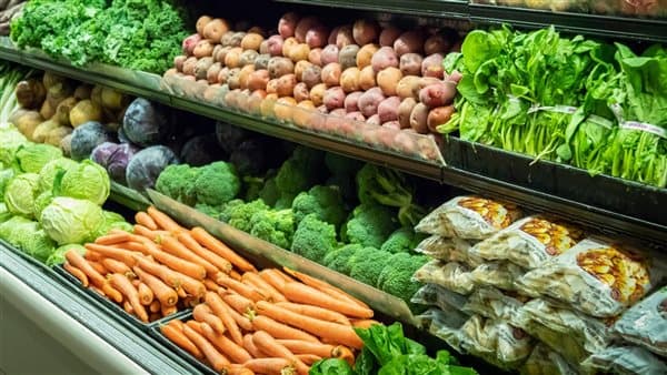 Vegetable prices fall for tomatoes, rise for others