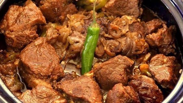 كيف تصنع طاجن لحمة بالبصل بسهولة